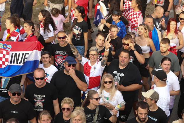Zagreb: Stvaraju se ogromne gužve na samom ulazu na koncert Thompsoona