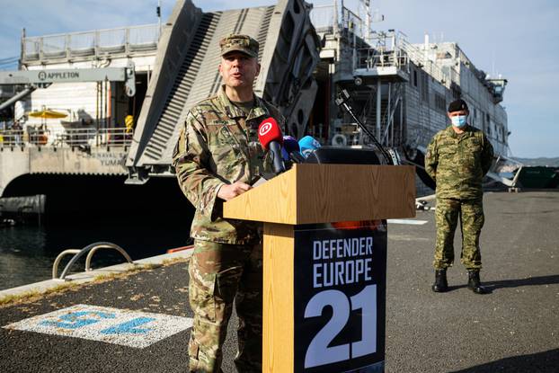 Zadar: U luku Gaženica stigla američka vojna oprema za vježbu Immediate Response 21