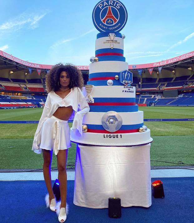 Bujnoj manekenki ne smetaju centimetri talijanske zvijezde