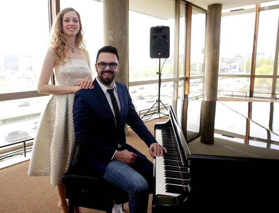 Grašo i Hana skupa na svadbi, ne odvajaju se jedno od drugog