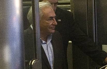 Strauss-Kahnu u pritvoru jako dosadno, preselio u novu kuću
