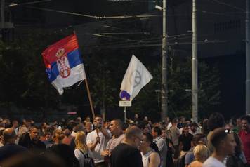Beograd: Prosvjed pod geslom "Nismo mi vreće za udaranje", nakon sto je policija je sinoć upotrijebila prekomjernu silu nad građanima
