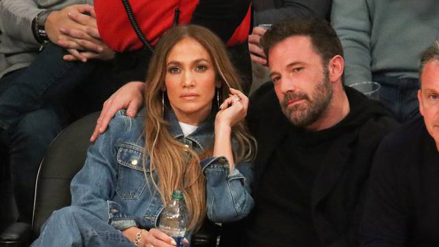 Jennifer Lopez and Ben Affleck attend the Lakers vs. Boston game