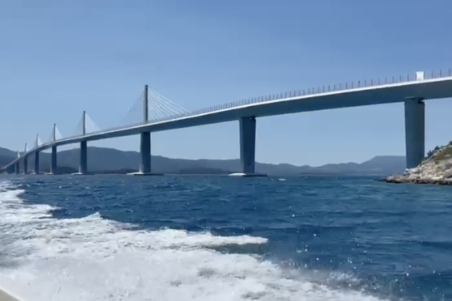 Vozili smo se Pelješkim mostom i ispod njega: 'Izgleda spektakularno i monumentalno'