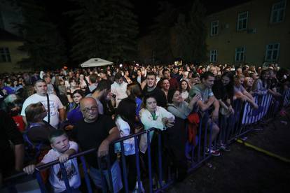 Otvoreno je 23. Osječko ljeto kulture, nastupili su Sandra Bagarić i Đani Stipaničev...