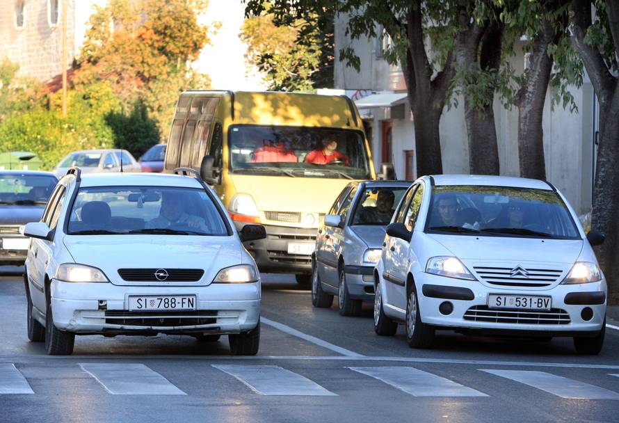 Vozači, oprez: Dnevna svjetla ne gasimo s pomicanjem sata