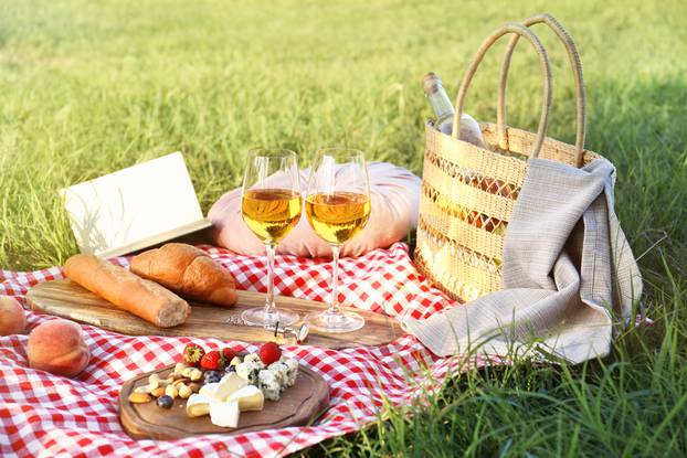Picnic,Blanket,With,Delicious,Food,And,Wine,In,Park,On
