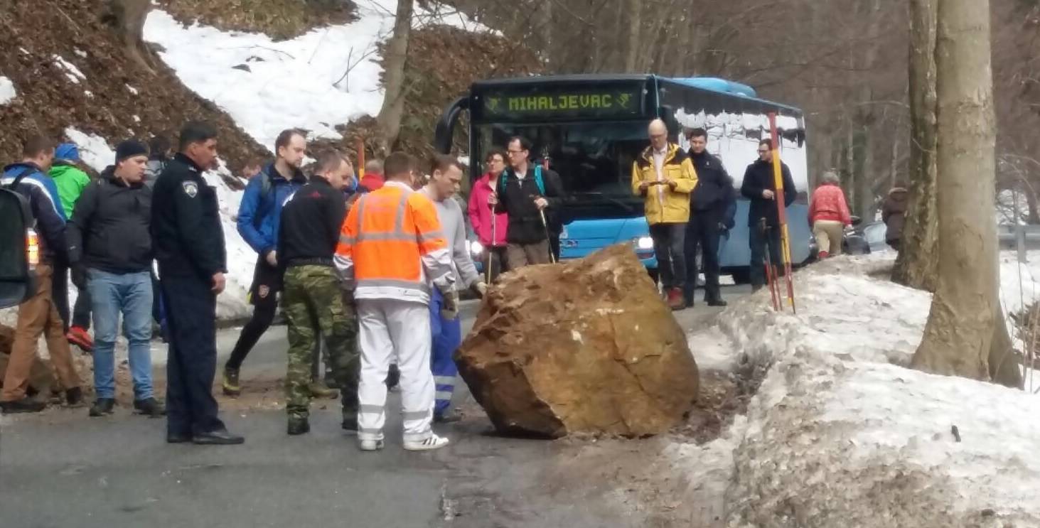 Stijena je blokirala Sljemensku cestu, odron prijeti i Kostajnici