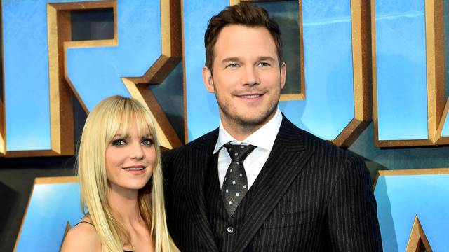 FILE PHOTO Chris Pratt poses with his wife Anna Faris as they attend a premiere of the film "Guardians of the galaxy, Vol. 2" in London
