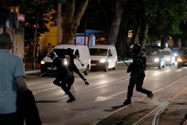 Neredi u Beogradu, sukobili se prosvjednici i policija