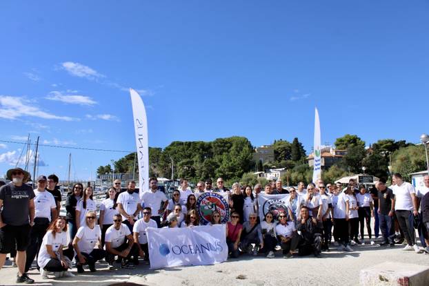FOTO Pogledajte što su ronioci izvukli iz mora na eko akciji u Splitu: Sve je puno smeća...