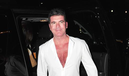 Video ga otkrio: Simon Cowell spavao s nekoliko muškaraca?