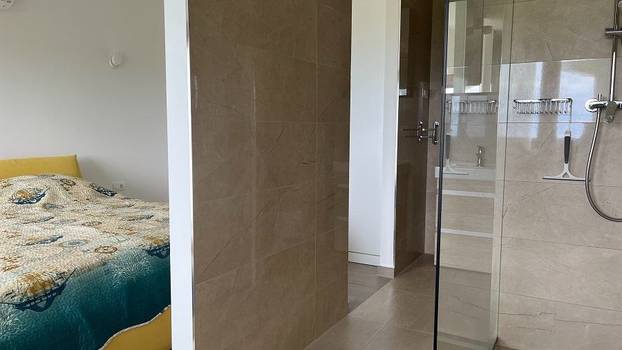 FOTO Vila iznad Malinske ima bazen i predivan pogled na more - Evo koliko bi vas koštala