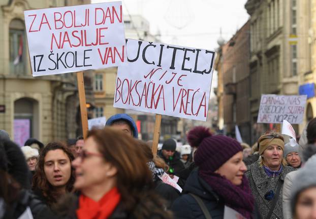 Zagreb: Održana prosvjedna povorka "Za sigurne škole" od HNK do Trgba bana Jelačića