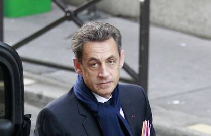 Pariz: Sarkozy posjetio svoju suprugu i  prvu kćer u klinici 