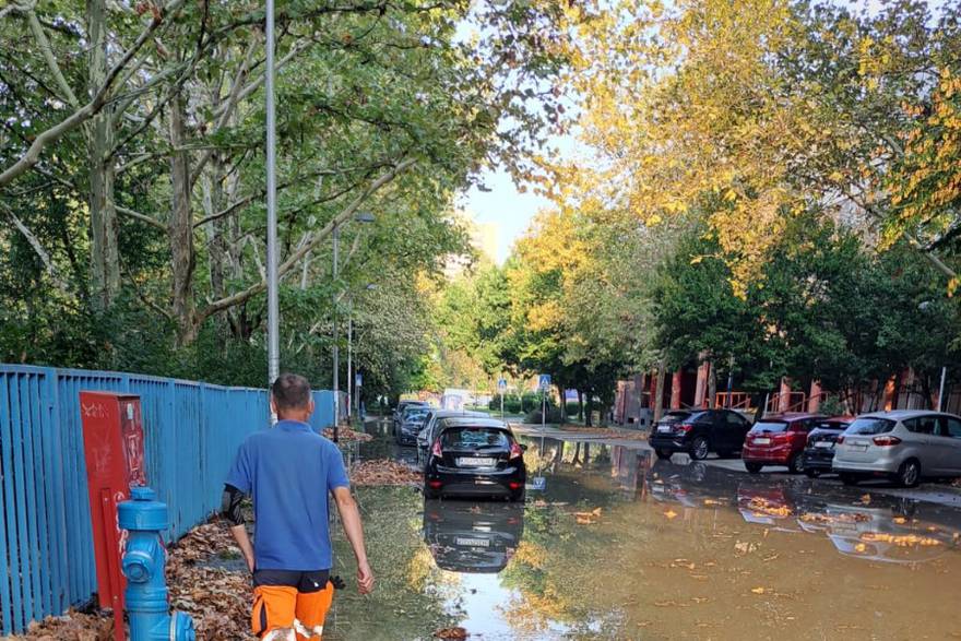 Puknuće cijevi u Utrinama