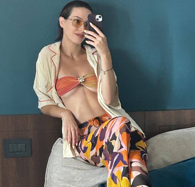 FOTO Zgodna stjuardesa hitno traži muža: Sama sam već 3 godine, želim da bude stariji...