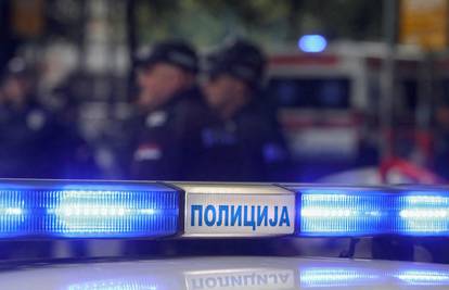 Muškarac u Srbiji prijetio da će pobiti građane u Rumi: Policija mu opkolila kuću pa ga uhitila