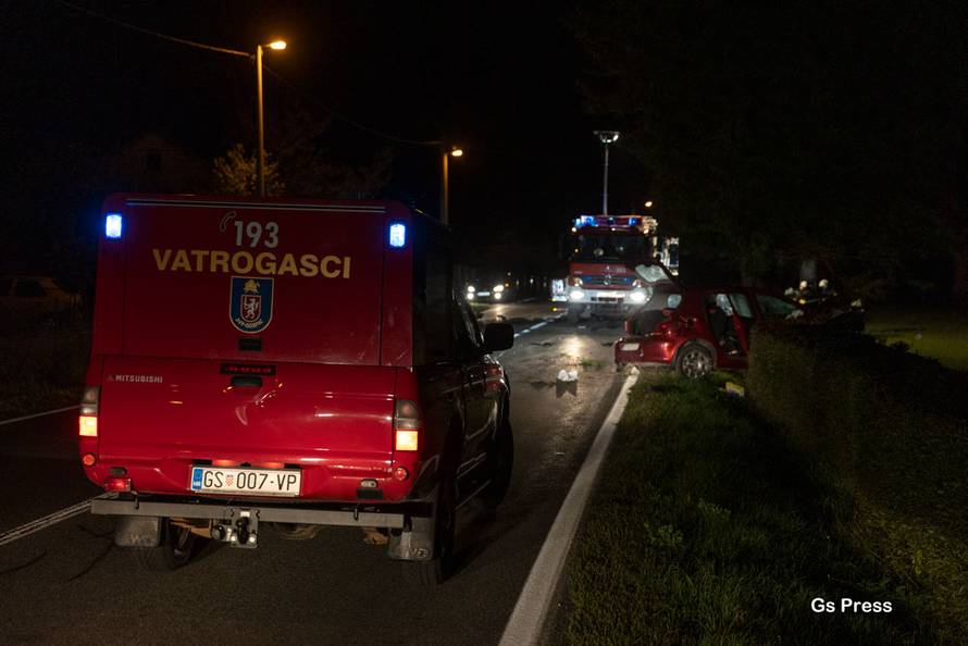 Lika: Izravno se sudarila dva auta, jedan čovjek je poginuo