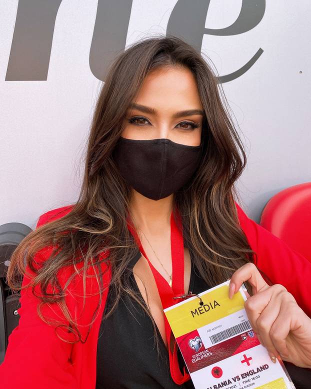 FOTO Pogledajte kako je fatalna Albanka proslavila pobjedu nad Srbijom. Neki su joj zamjerili