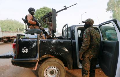 Skupina naoružanih muškaraca napala školu u Nigeriji, oko 150 učenika smatra se nestalima