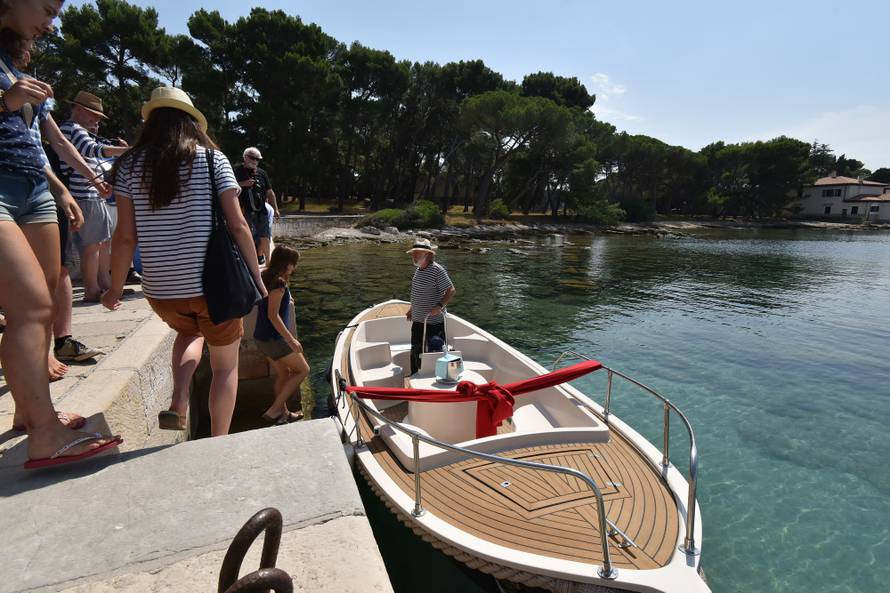 Rade Šerbedžija silno  se veseli  ploviti na svom brodu Draganu