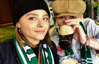 Brooklyn Beckham strastveno je ljubio zagonetnu brinetu