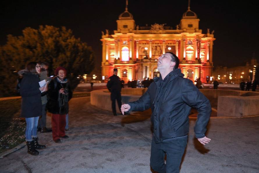 Zagreb: Umjetničkoj akciji Delirium interruptum pridružio se Ćiro Blažević