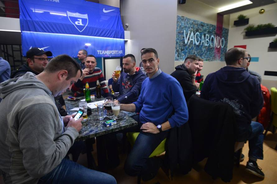 To je Dinamo: Pjesma, šalovi i strast u kvartu Nike Kranjčara