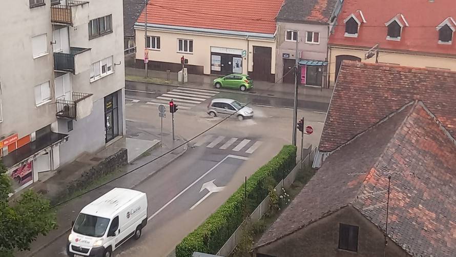Nevrijeme diljem Hrvatske: U Istri padala tuča, grmljavina u Zagrebu, u Karlovcu poplava