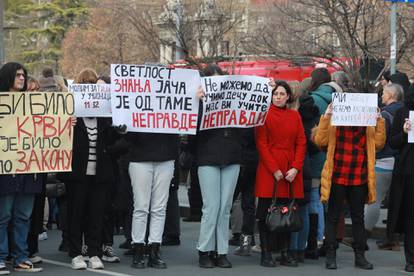 GALERIJA Studenti u Beogradu na 15 minuta blokirali promet