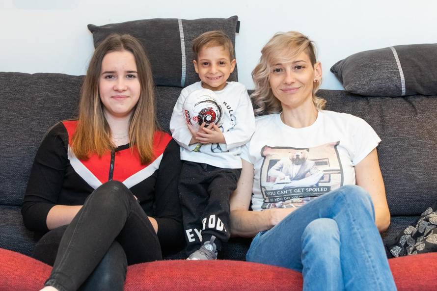 Nevio je krenuo u školu: Imam osam godina i osam kilograma