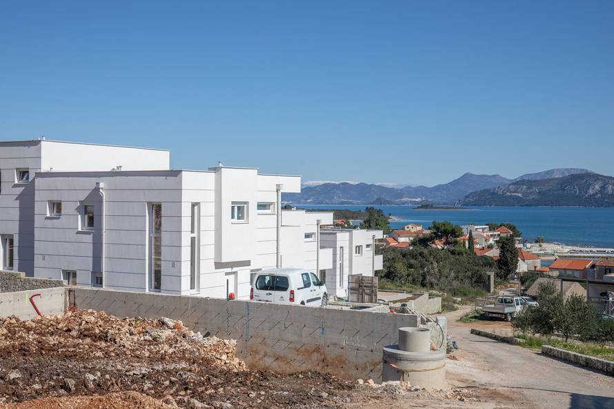 Kompleks Vila koji se gradi u Dračama, jednu od vila gradi i Halid Bešlić