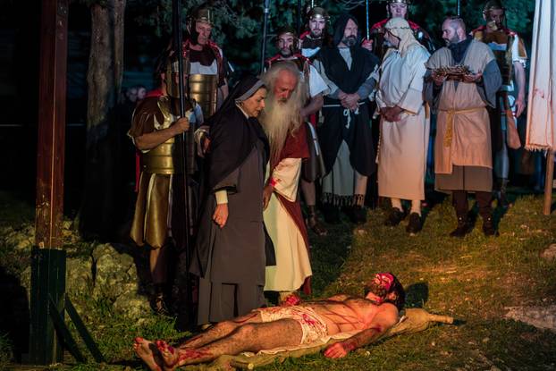 Imotski: Uprizorenje 24. Žive slike Muke Isusove