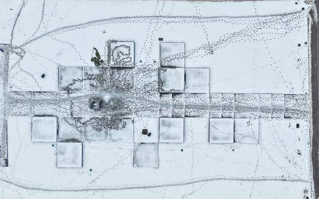 Pogled iz zraka na centar Zagreba prekriven snijegom