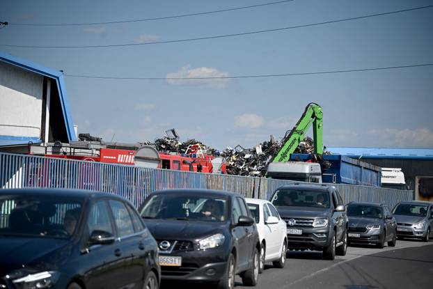 Zagreb: Požar u tvrtki Cezar u Sesvetama