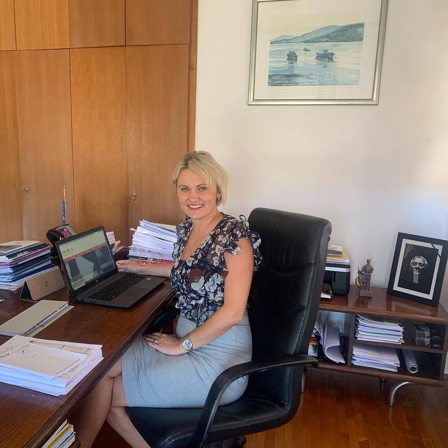 Načelnici Vele Luke netko je razbio vjetrobransko staklo na autu: 'Neće me ovo pokolebati'