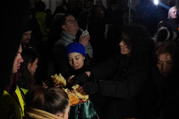 Beograd: Studenti u blokadi organizirali su ispred zgrade Rektorata skup pod nazivom "Znanje je moć"