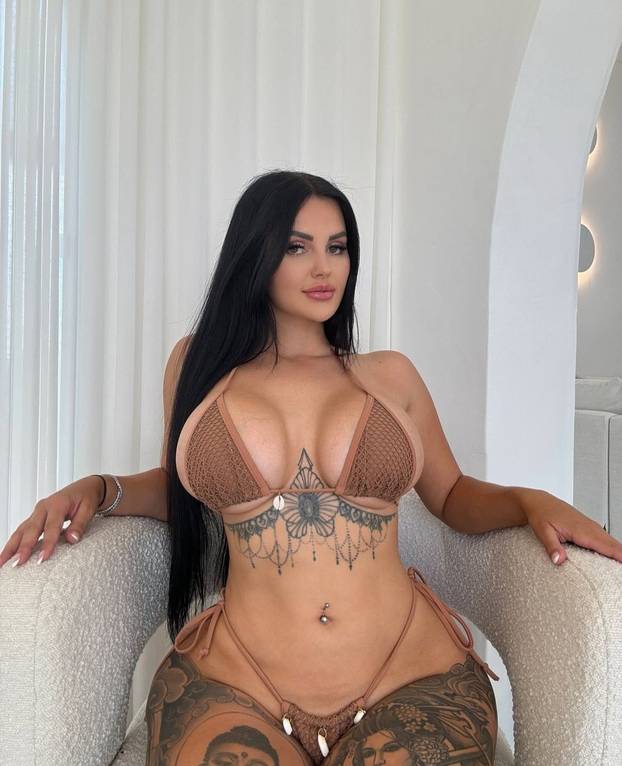 Iz trkaćih automobila prebacila se na OnlyFans i 'diže' milijune