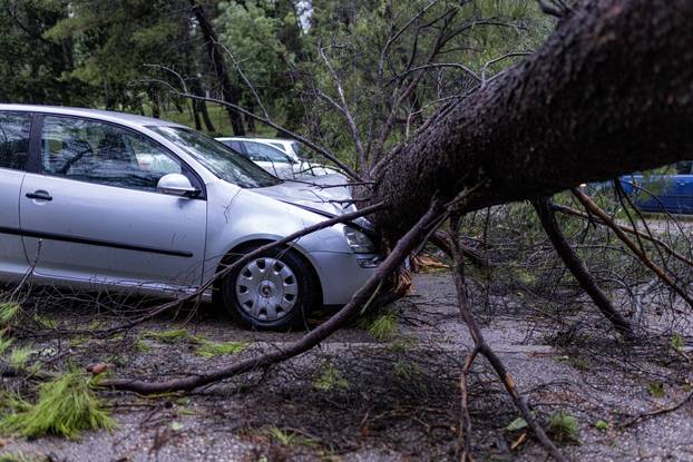 Olujno nevrijeme poharalo Mostar 