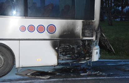 Kod Lipika se zapalio bus sa 7 putnika, vozač je ugasio vatru