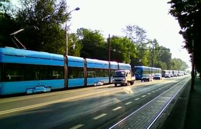 Krivnju za kvar tramvaja putnici svalili na Bandića