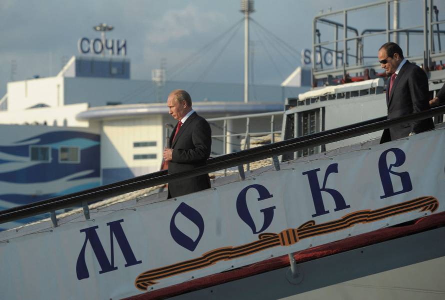 FILE PHOTO: Russia's President Putin and his Egyptian counterpart Sisi leave the guided missile cruiser Moskva in Sochi