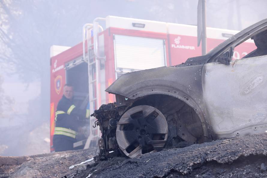 Pisak: Izgorjeli brojni automobili, zbog požara dignuta cijela županija da dođe u pomoć