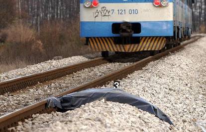 Muškarac legao na prugu i čekao da ga pregazi vlak