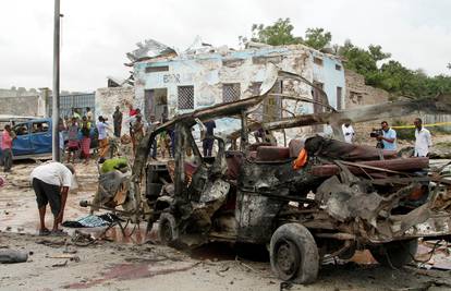 Bombaš se raznio u Mogadišuu i ubio najmanje troje vojnika