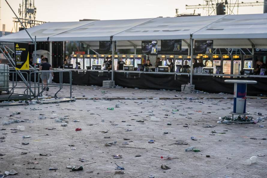 Split -  Smece nakon zavrsetka prve veceri Ultra Festivala. 