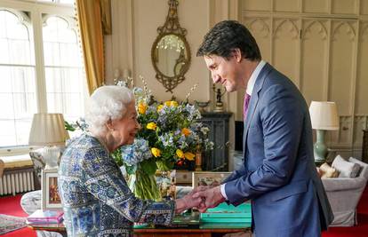 Kraljica Elizabeta II imala prvi sastanak nakon korone, susrela se s kanadskim premijerom...