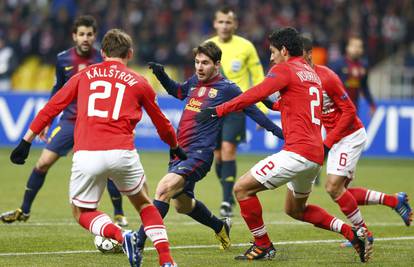 Barca lako kroz hladnu Rusiju: Messi stigao Van Nistelrooya