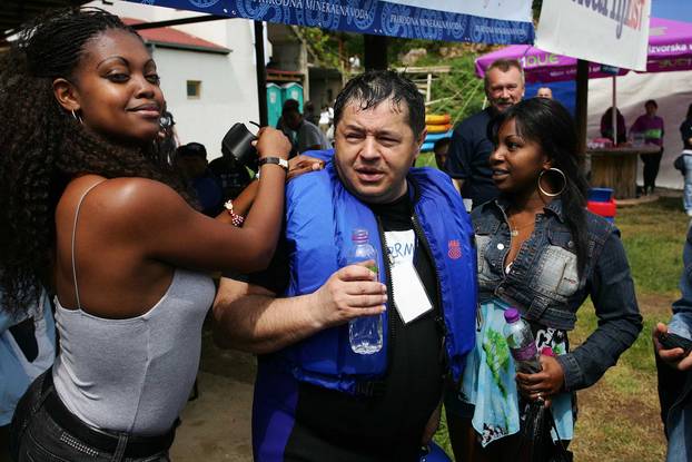 ARHIVA - Ministri sudjelovali na prvoj rafting regati "Zrmanja 2006"